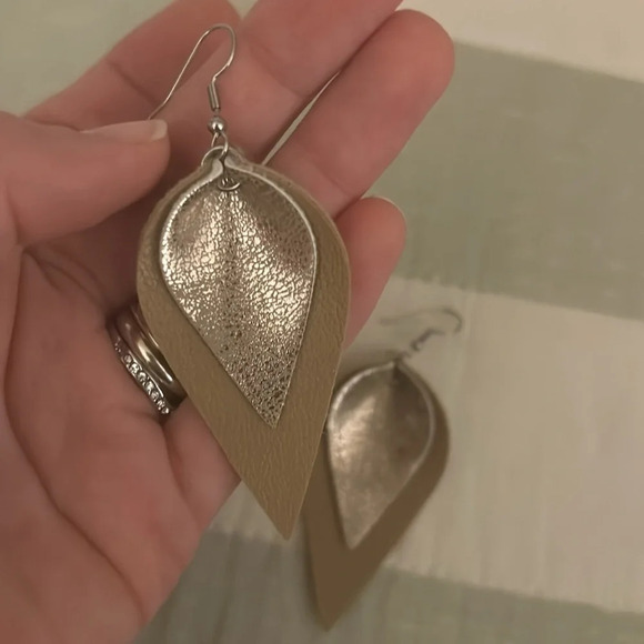 Faux leather earrings - gold and tan. Very pretty! - Picture 5 of 6